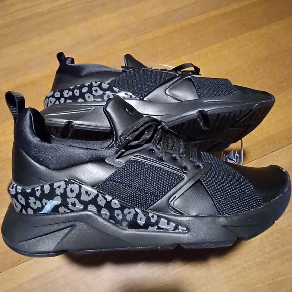 Puma Shoes - NWOT Puma Muse X5 Black Athletic Shoes - Women's Size 8.5